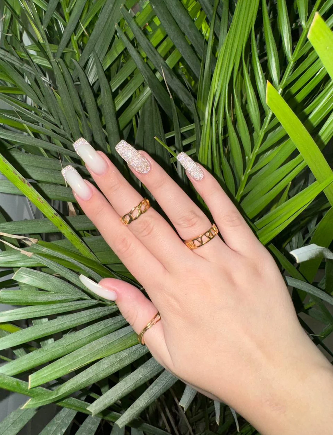 Светлый серебристый блеск