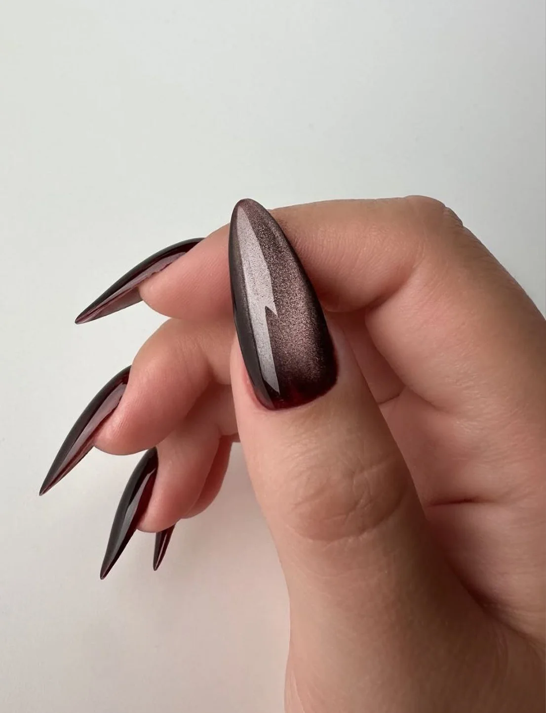 Тёмный кошачий глаз