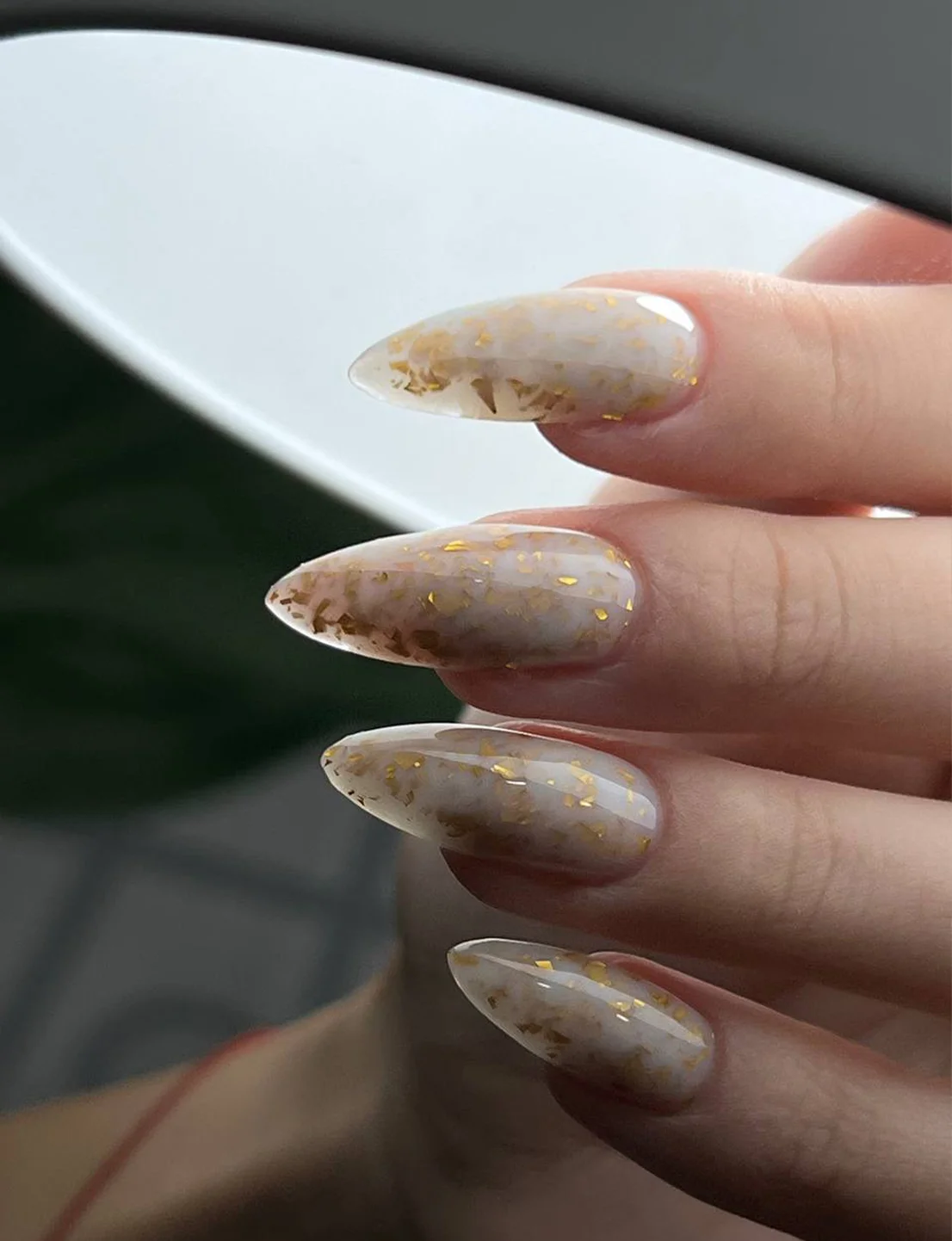 Полупрозрачный с золотом