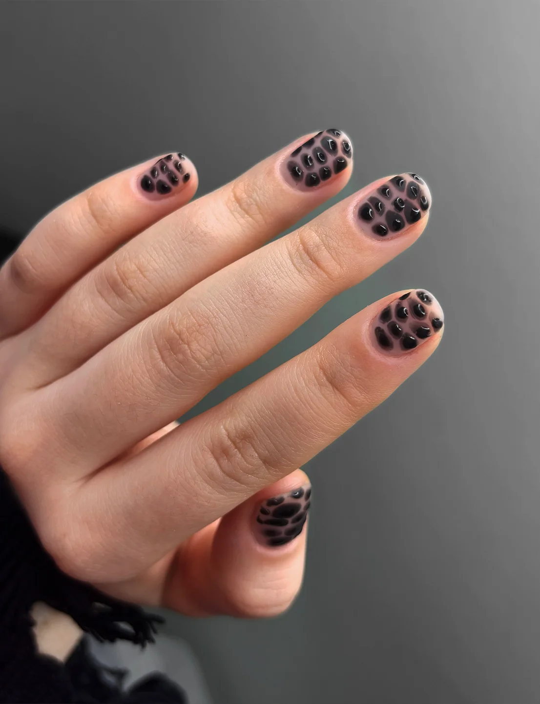 Рельефные капли на нюде