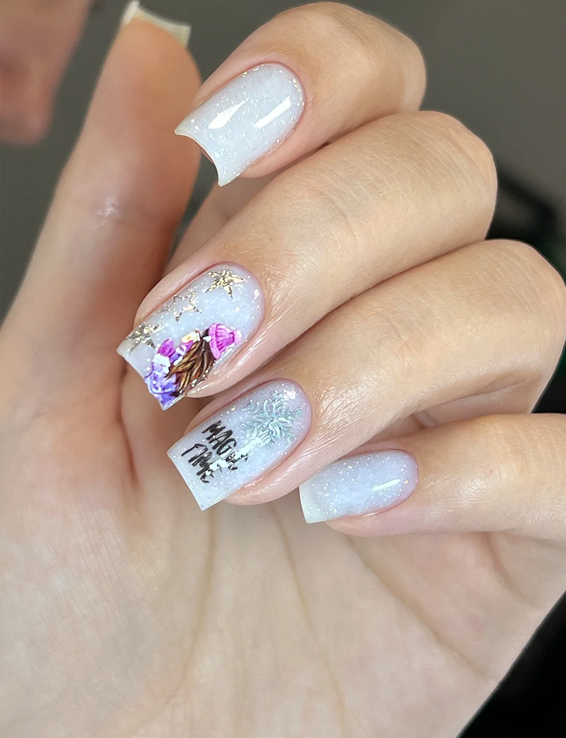 Молочный иней с новогодним принтом